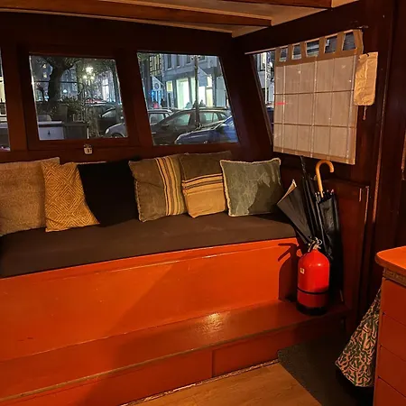 Woonboot Josja Rum i privatbostad