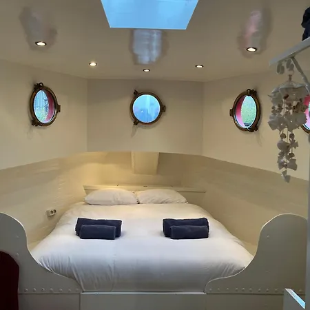 Woonboot Josja Rum i privatbostad