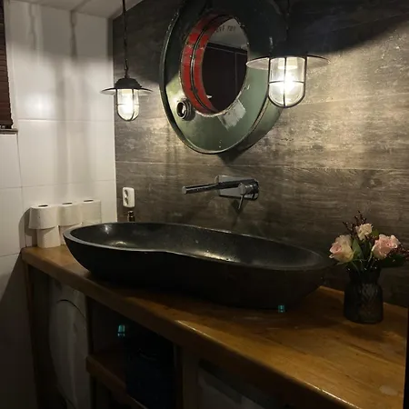 Woonboot Josja Amsterdam