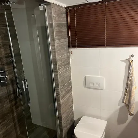 Woonboot Josja Rum i privatbostad