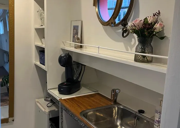 Woonboot Josja * Amsterdam