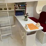 Woonboot Josja Δωμάτια σε οικογενειακή κατοικία