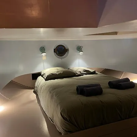 Woonboot Josja Δωμάτια σε οικογενειακή κατοικία *